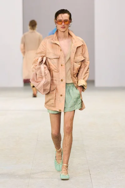 Look 19